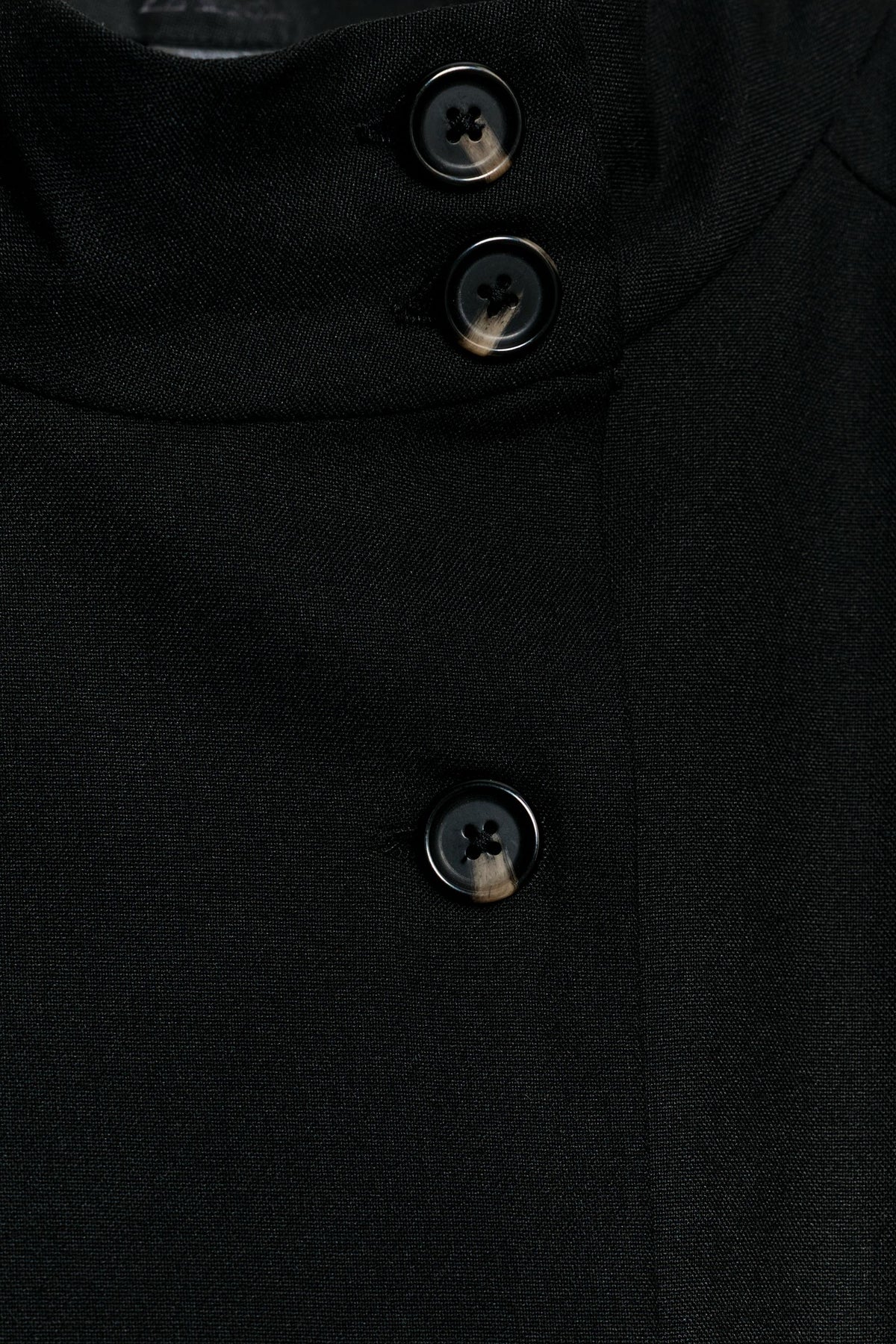Top entallado de doble botonadura — Negro