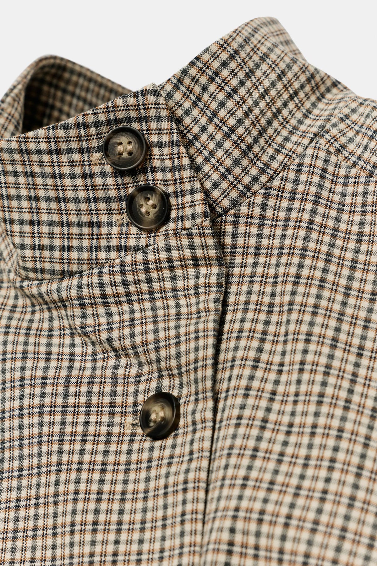 Top entallado de doble botonadura — Cuadros beige